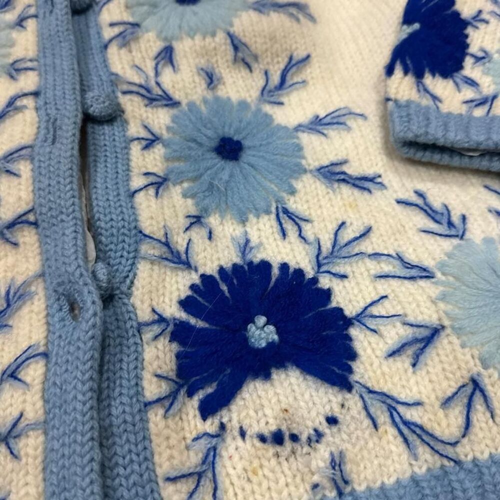 Stephen Chu Vintage 80’s Blue and cream floral cardigan - Picture 7 of 8